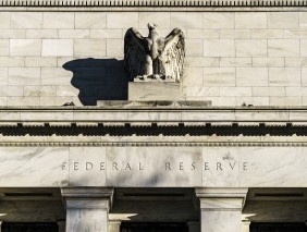 美联储(Federal Reserve)离降息越来越近。问题很快就会变成，有多快?